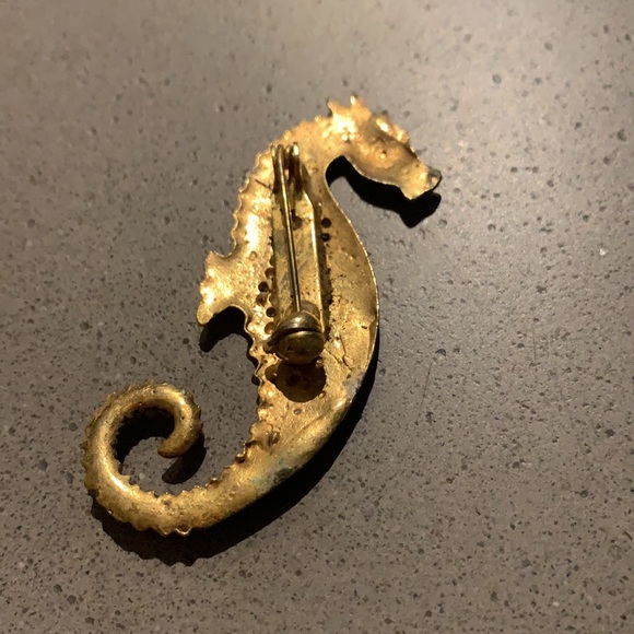 VINTAGE Gold Seahorse Brooch - Picture 3 of 3